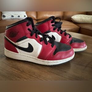 Nike Jordan 1 Mid Chicago Red & Black High-Top Size 4Y